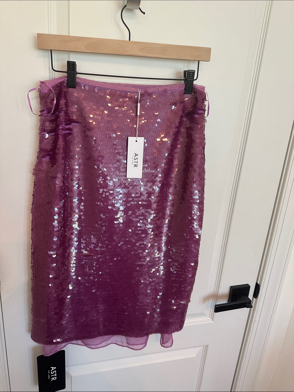 ASTR Sequined Midi Pencil Skirt in Magenta